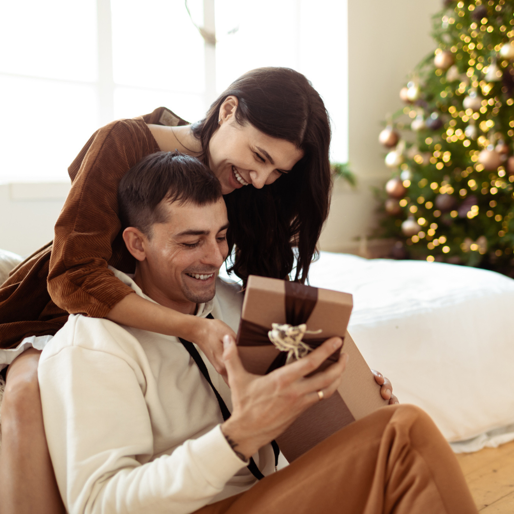 Prezentownik dla niego na święta. Najlepsze pomysły na udany podarunek